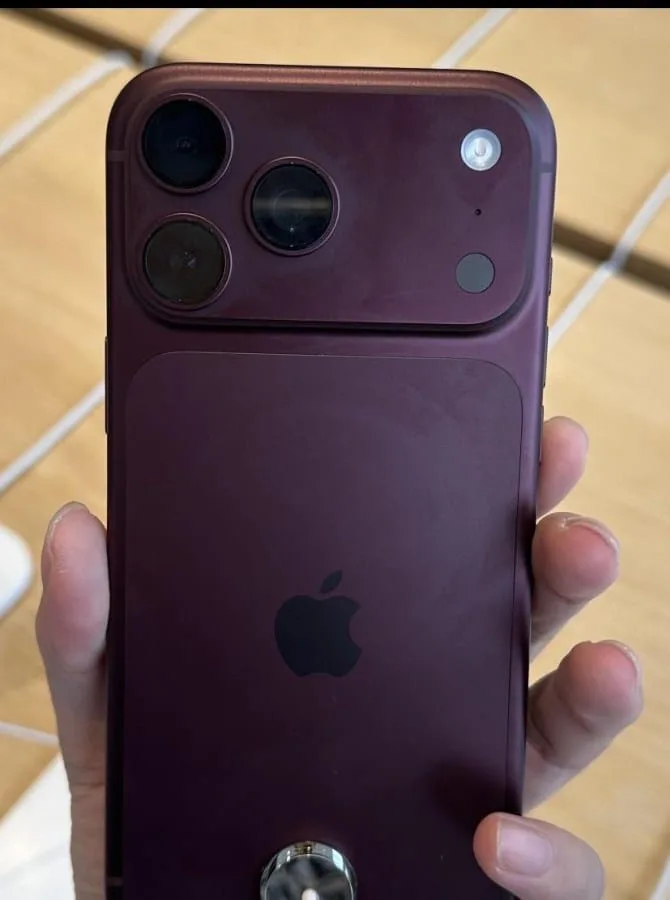 نمایی نزدیک از ماژول دوربین احتمالی iPhone 18 Pro با طراحی به روز شده