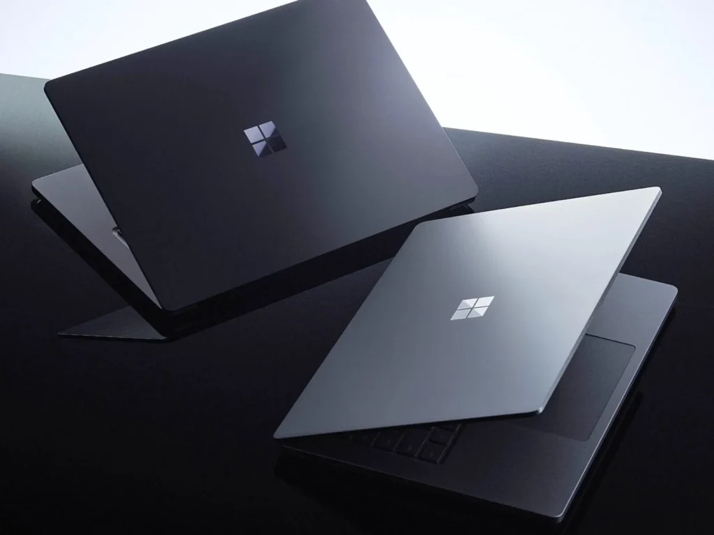 نمای نزدیک از لولا و کیبورد لپ تاپ Surface Laptop Ultra